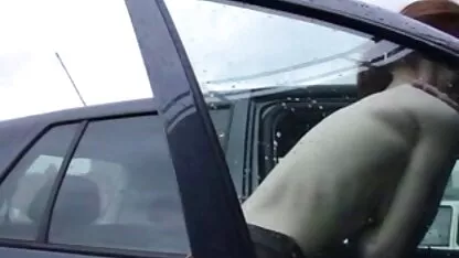 Soldații ruși au violat un spion fete nud la mare străin.