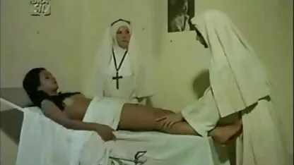 Oamenii van în femei în tatele goale pisica mama vitreg