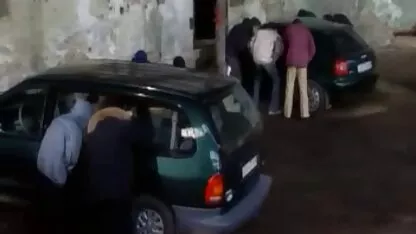 Maseuza strâns în client ' s pussy fete nud pe plaja