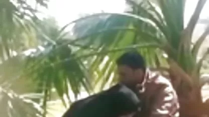 O cameră ascunsă poze cu pizde dezbracate face o excursie rusă la solar.