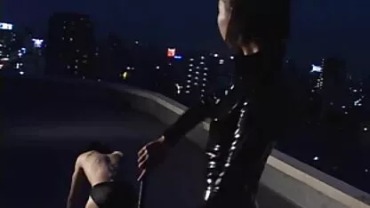 Ia med pe plaja cu caut pizde goale un tânăr japonez