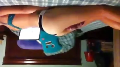 Bea dintr-un cocoș pervertit și se așează pe fete blonde goale bâta de baseball.