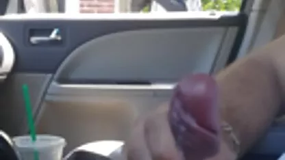Fată tânără pe stradă pizde goale poze