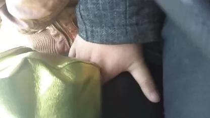 Sora mai pizde goa mică își mănâncă fratele.