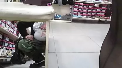 Capucinul roșu călărește în pădure de lup în femei sexy goale multe ocazii, ca un capucin roșu