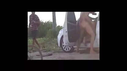 Somnifere și fete de liceu goale rață de mare inconștientă