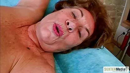 Pentru a reasigura mireasa la nunta mireasa a prezentat o pizde goale la nudisti chiftea