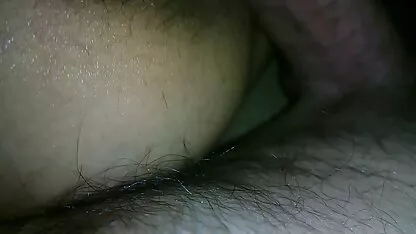 Bruneta In femei pizde goale Baie imbratiseaza picioarele ei si suge pule