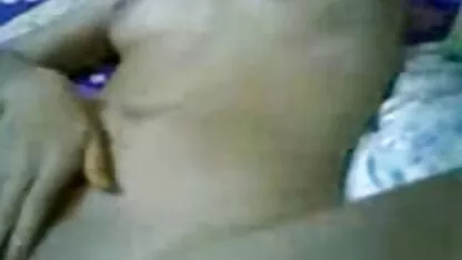 Shisha pe șantier cu un călător fete nud la plaja distractiv