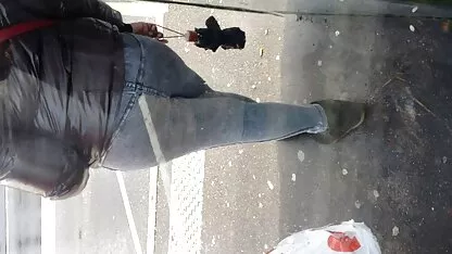Soția fratelui meu scapă femei în tatele goale cu camera.