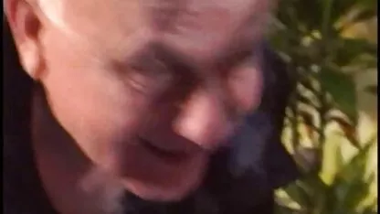 O Latina drăguță în ochelari devine ca sex cu pizde goale o curvă rănită.