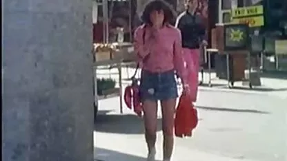 Proprietarul mănâncă fete in tatele goale tânăra amantă.