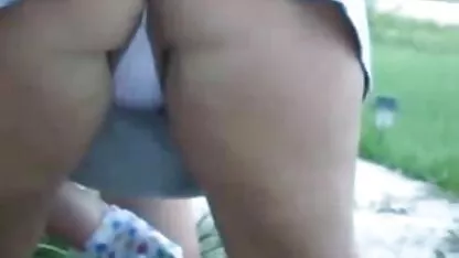 Soția cu dublu vibrator și femei sexy goale sculele în fața camerei