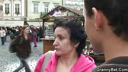Soțul poze cu pizde dezbracate înșeală cu prietenul său în bucătărie.