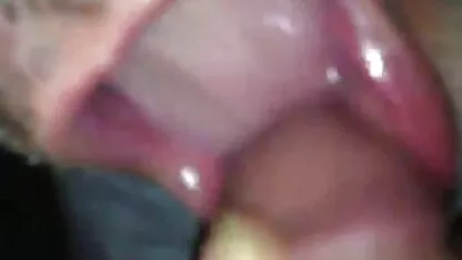 2 benzi enumerate cu ceas juca cu jucării de jucărie pe pizde goale cu par scena