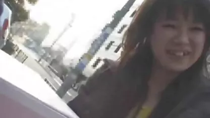 Soția sa adunat pizde goale sexi să lucreze, purtând haine, dar soțul a venit și a trebuit să-i irită hainele