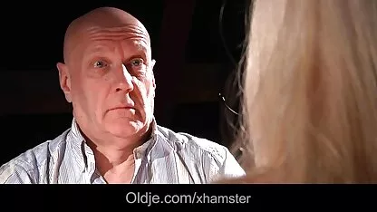 Anal se cu un tânăr asiatic în ciorapi sex cu pizde goale
