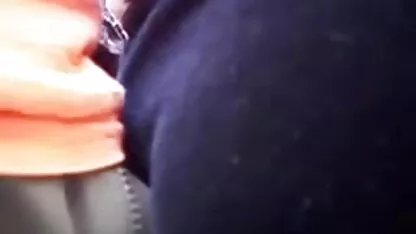 Coapse și peebies ras în fete nud la plaja baie