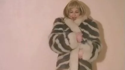 Uita-te la rusă cu fete goale paroase o fată rusă fără probleme