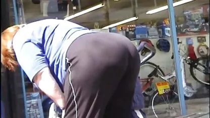 El a sunat un membru al prietenilor săi pizde frumoase goale în timp ce introducea fata.